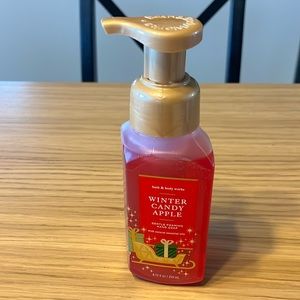 Bath & Body Works Gentle Foaming Hand Soap. Winter Candy Apple.